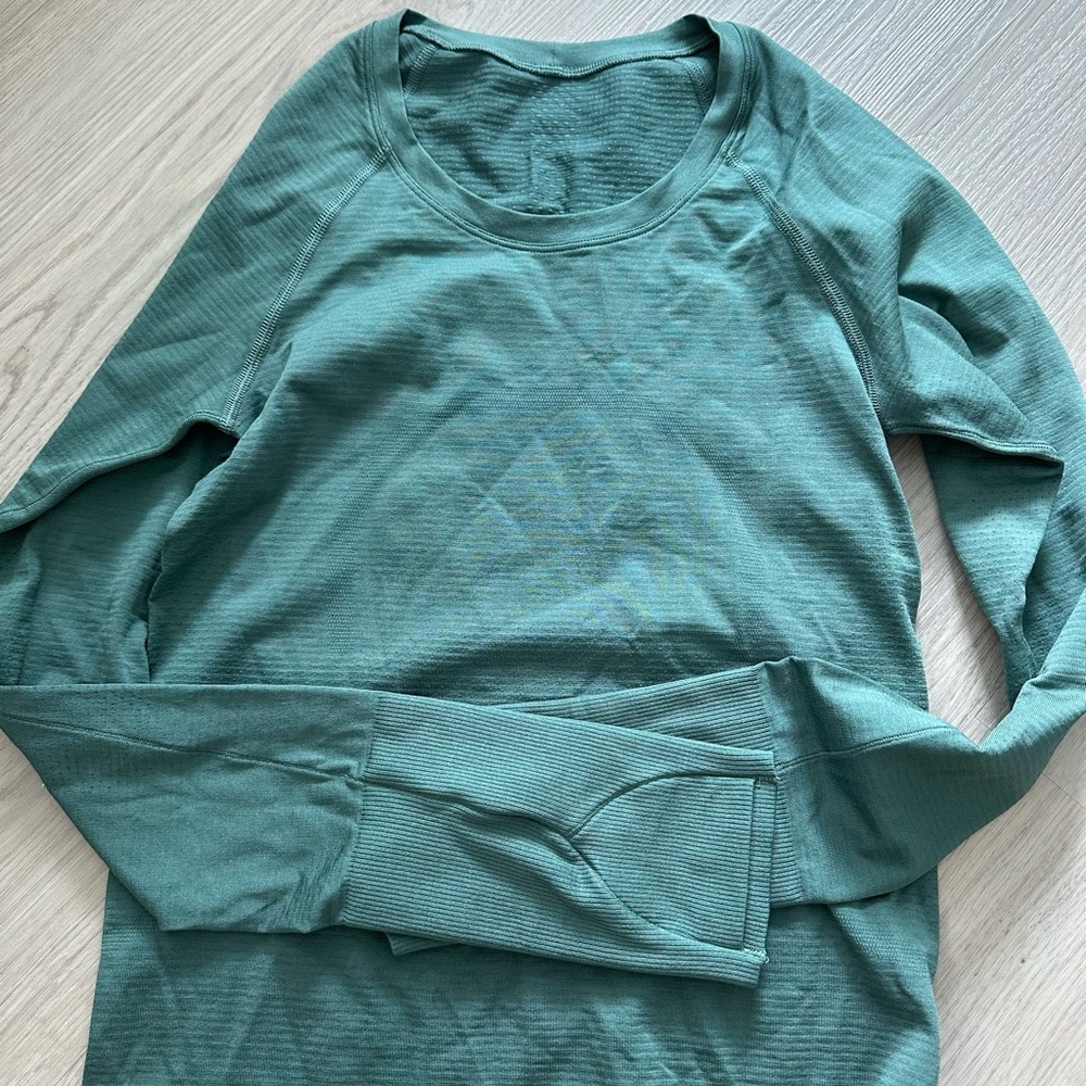 Lululemon swifty tech NWOT. Did not fit me right.